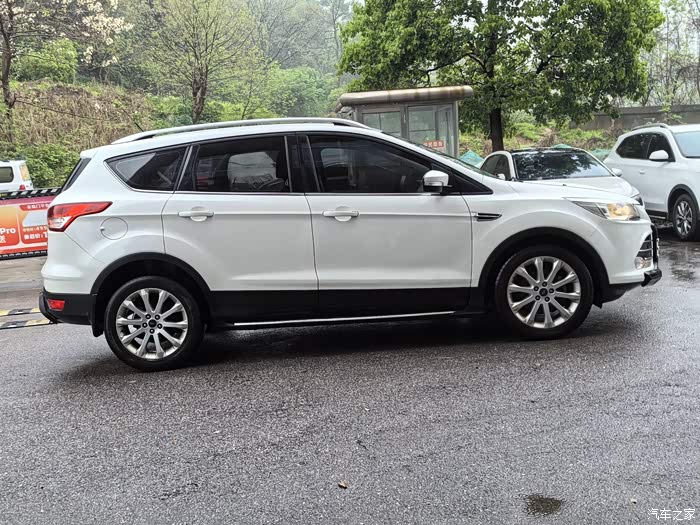 福特翼虎2015款15lgtdi两驱风尚型行驶