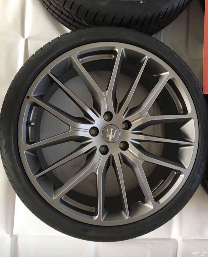 21寸玛莎拉蒂轮毂轮胎总裁老板们看过来