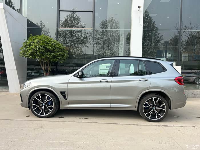 宝马x3m2019款x3m雷霆版