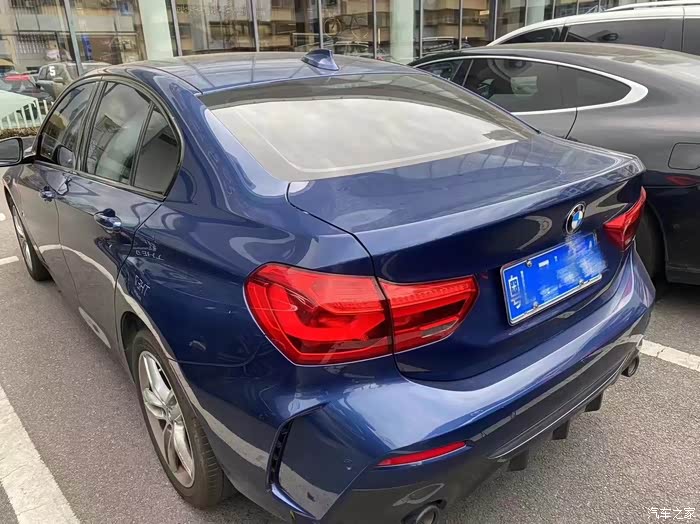 22年 宝马120i 运动矅夜 1.5t手自一体 一手车 2