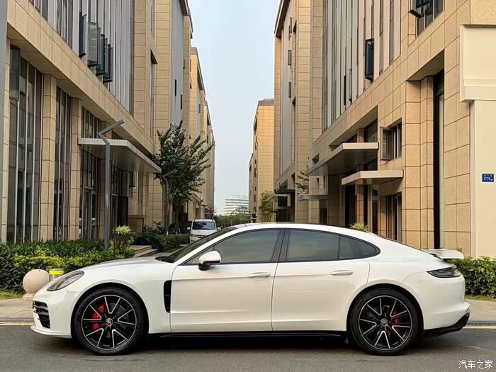 点击:>1|回复:>0panamera论坛>22年上牌保时捷帕拉梅拉2.9t2.