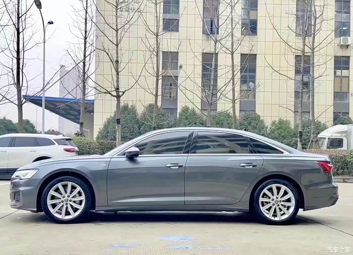 21年差点奥迪a6l臻选动感45高功率铁件原漆实表5万