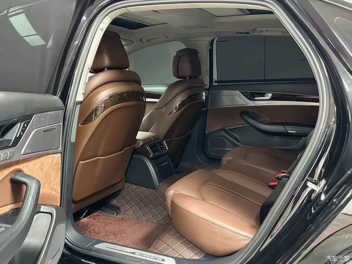 奥迪a82017款a8ltfsiquattro豪华型2017年上牌全款248