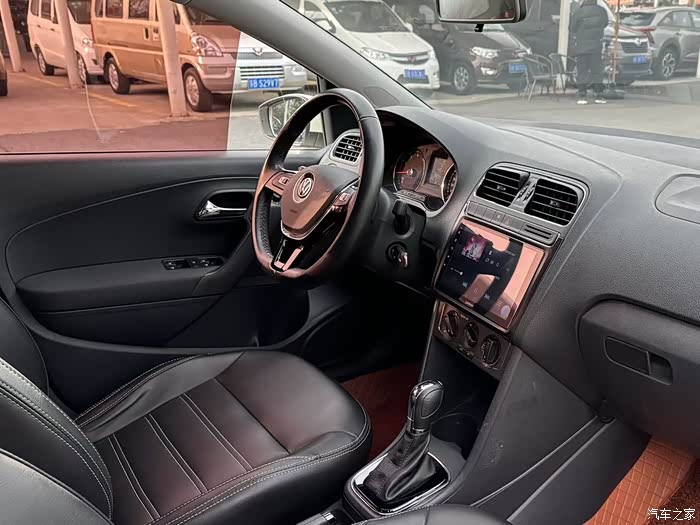 江苏出一台18年极品polo3万多公里原版原漆新的流口水