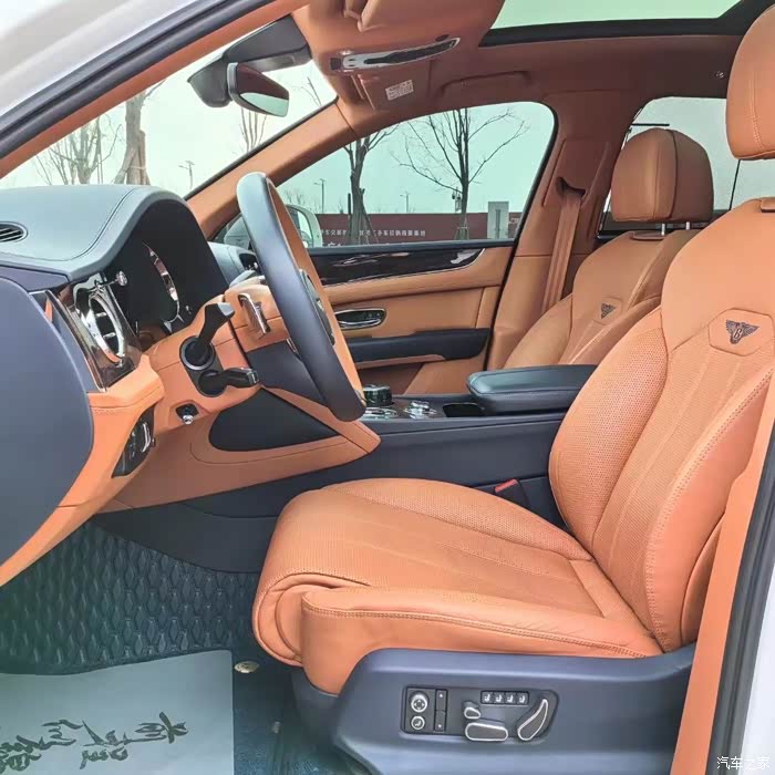 宾利添越2021款40tv821年上牌49万