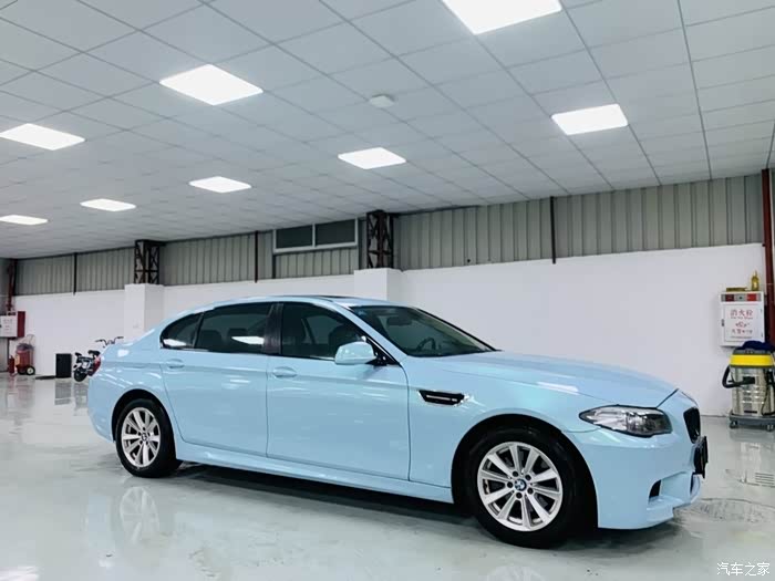 39812年宝马523li领先6缸25排量