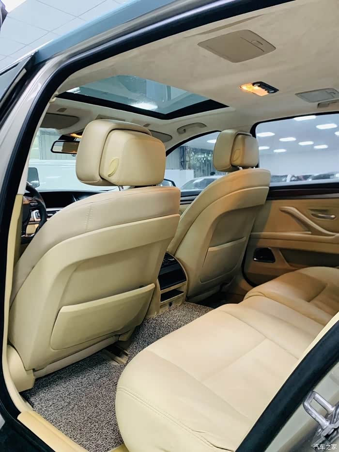 39812年宝马523li领先6缸25排量