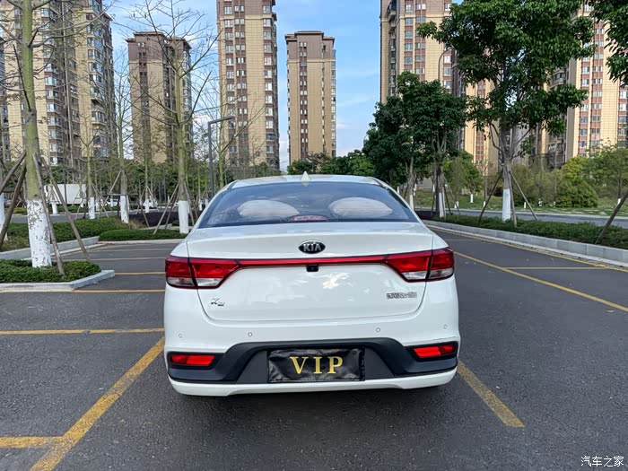 私家一手17年起亚k2车况精品多功能方向盘自动大灯锂