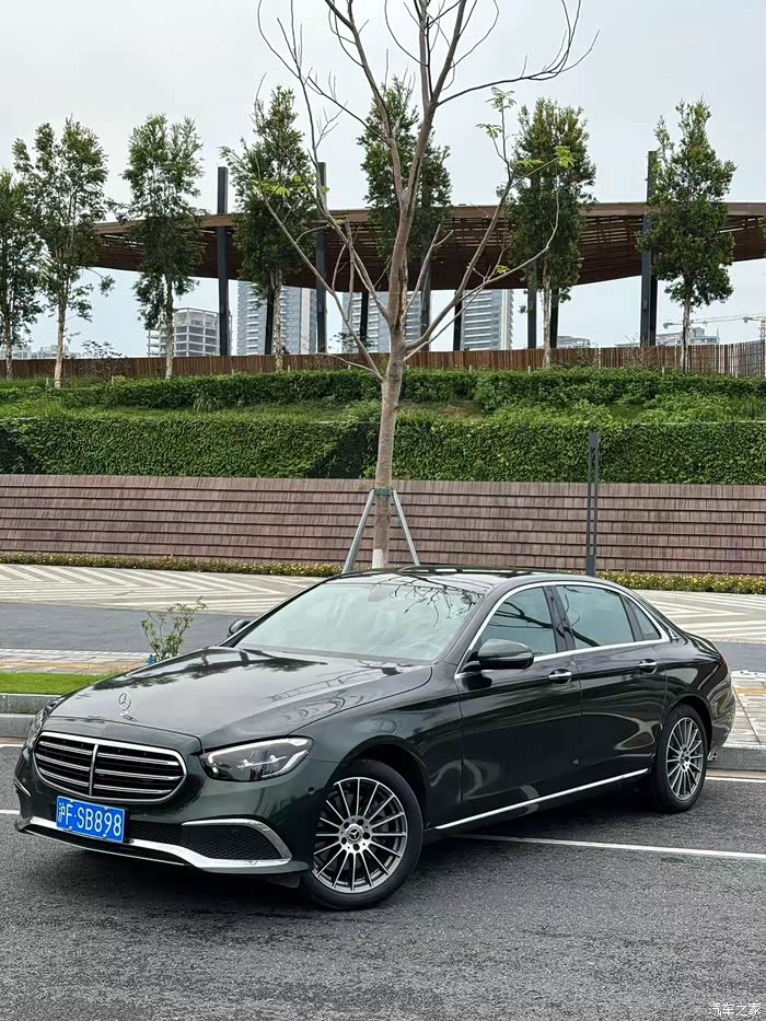 (21款)20年12月奔驰e260l 立标黑外棕内 1.5t