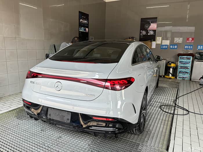 奔驰eqe350豪华,远峰灰提车,申请认证