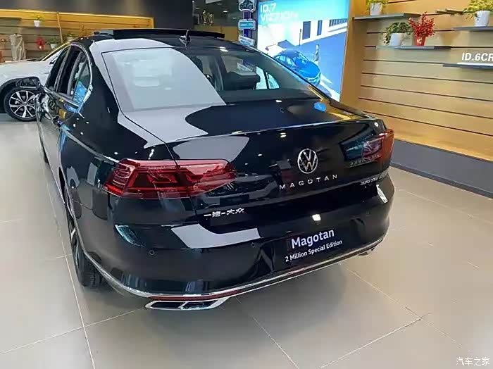 全新迈腾车身线条流畅且富有力量感营造出动感和稳重