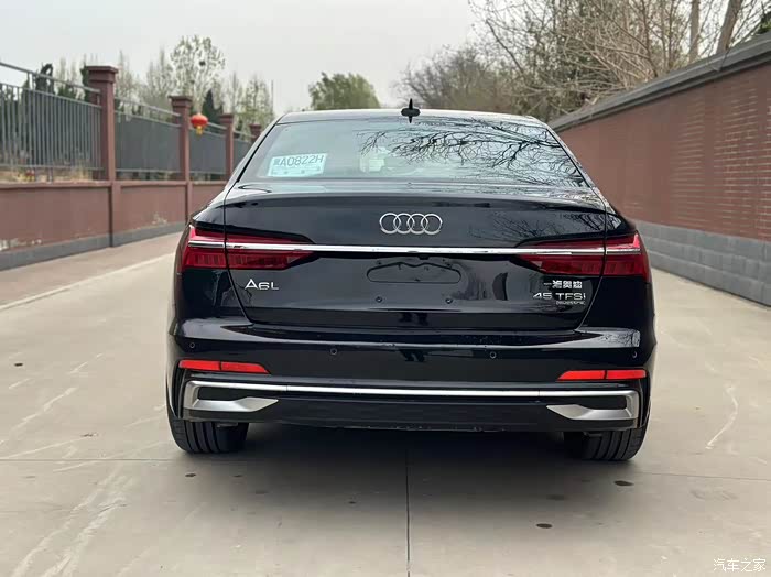 24年奥迪a6l20t45四驱高配仅仅行驶了1000