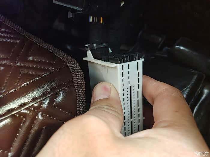 朗逸启航加装187a带轨迹牌照灯摄像头