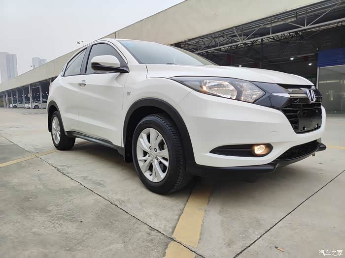 2016年4月本田缤智18lcvt两驱先锋型93000