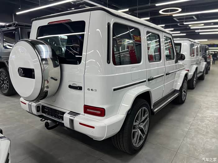 24款全新奔驰g63颜色白红配置21轮红卡钳