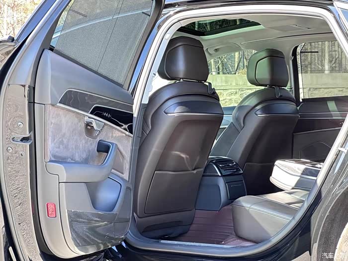 19年奥迪a8l50舒适一处补漆6万公里