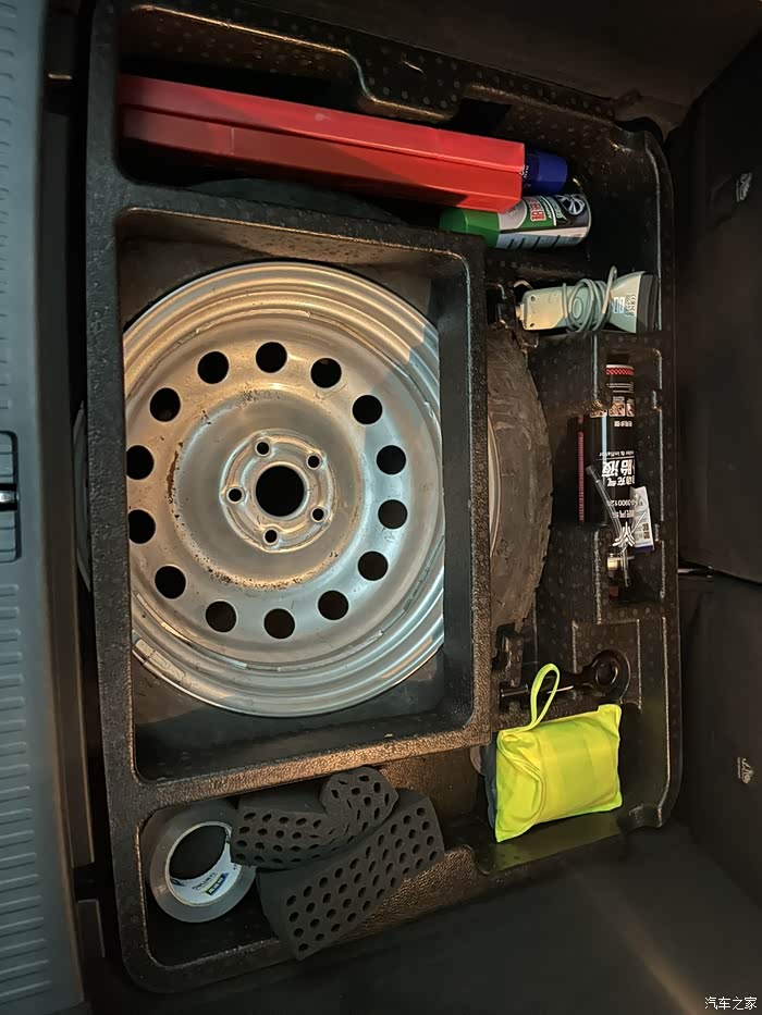 备胎已上车下一步整千斤顶和下轮胎的套筒车友们有没有什么好