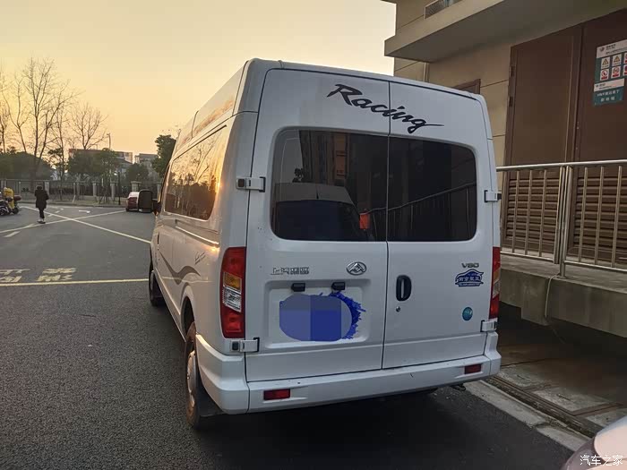 用车心得大通v80是一款非常实用的商用车