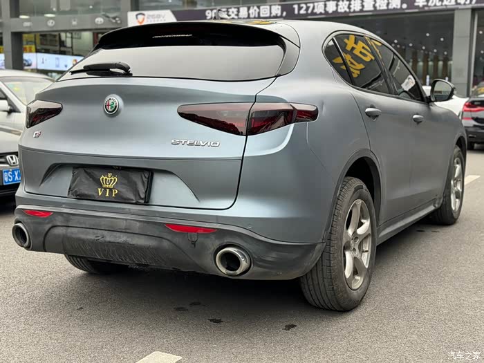 2019年阿尔法罗密欧斯坦威20t超跑suv全时四驱