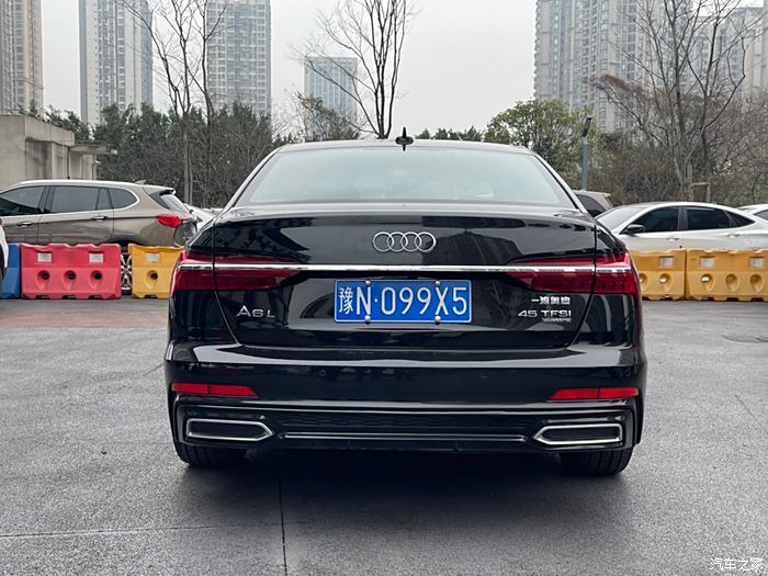 奥迪a6l 2020款 45 tfsi 臻选动感型 4 6万