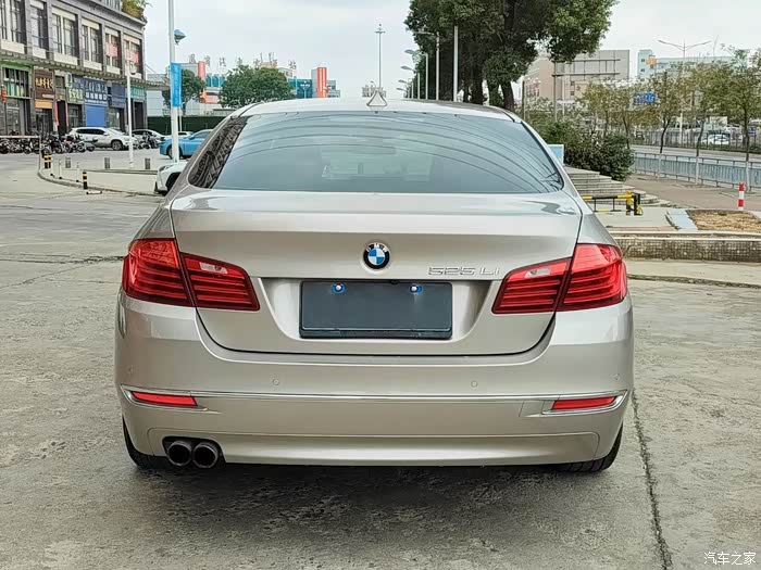 宝马5系14年上牌5系20t525li豪华设计套装