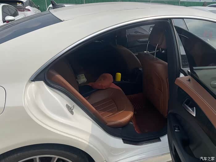 最新拿下16年奔驰cls320安全行驶9万公里车况原版