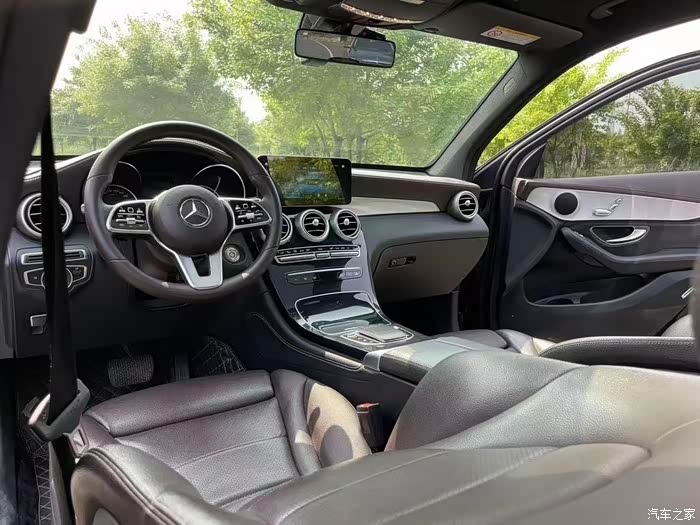 20年奔驰glc260四驱动感型!