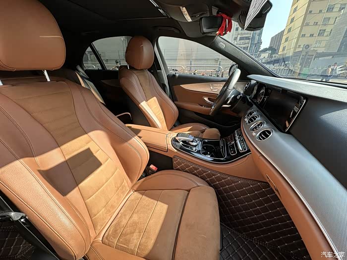 17款运动大标奔驰e200黑外棕内7万公里嘎嘎板正2