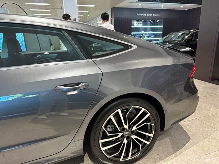 奥迪a7 sport back !天云灰.纠结了半年之后,今