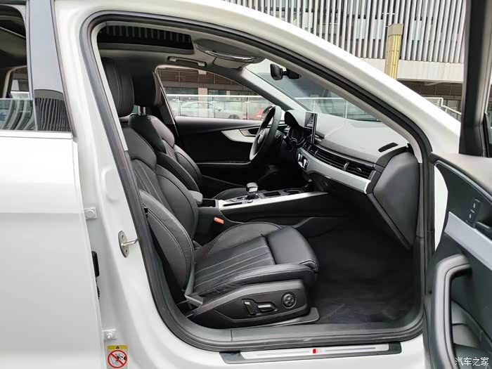 最新到店:2021年奥迪a4l豪华型,全车原版,少量做漆,成