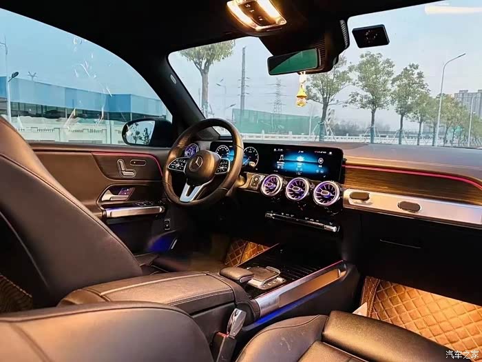 点击:>1|回复:>0奔驰glb论坛>21款奔驰glb2004matic七座顶配34.