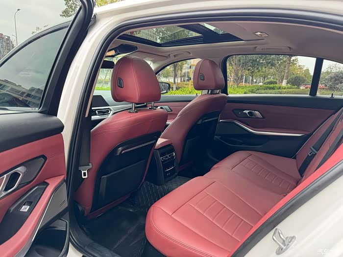 【图】21年上牌21款宝马325lim运动耀夜套装 外白内红搭配,_宝马3系