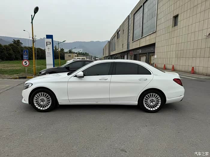 到店17年奔驰c180l改款时尚九速行驶10万公里精品车况