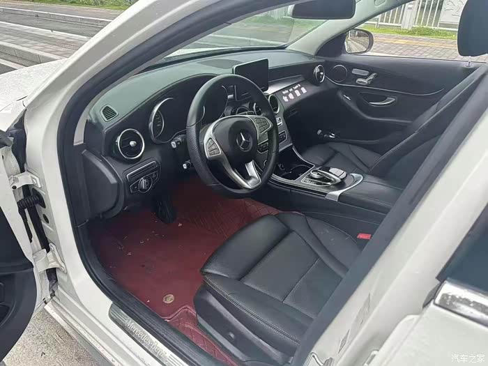 17年奔驰c200l,外白内黑,9at变速箱,双边电动座椅