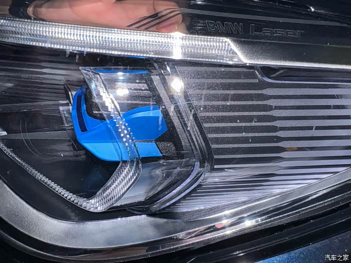宝马x5半年出现大灯泪痕这什么情况