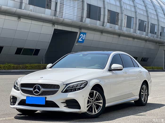 2019款奔驰c180l16t时尚型运动版表显8