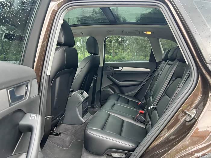 15年12月奥迪q5,40tfsi 四驱进取型,2.0t自波