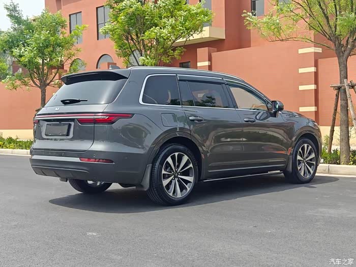 最新到店,21年6月上牌理想one,灰外棕内,6.5万公里