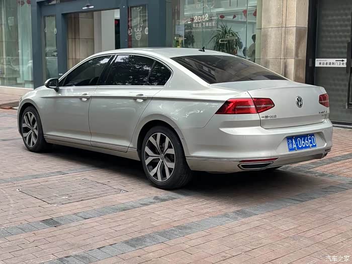 到店大众迈腾2018款330tsidsg尊贵型