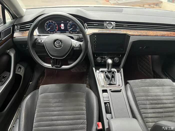到店大众迈腾2018款330tsidsg尊贵型