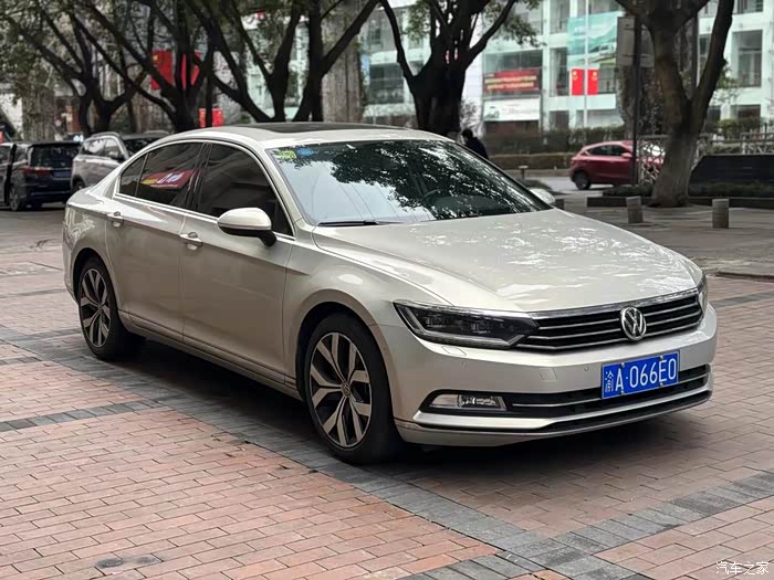 到店大众迈腾2018款330tsidsg尊贵型