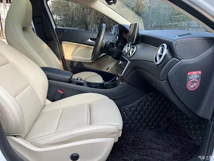 新到店2017年差几天上牌奔驰gla200豪华版指导价34