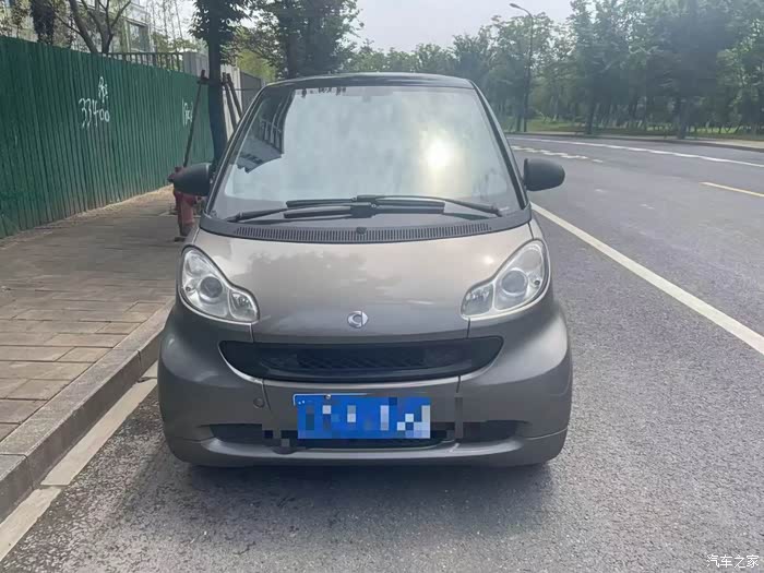11年4月上牌的进口宝马smart3门2座带全景天窗,15万