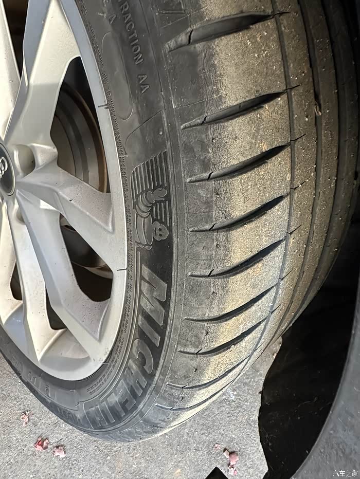 轮胎出现裂纹需要换吗