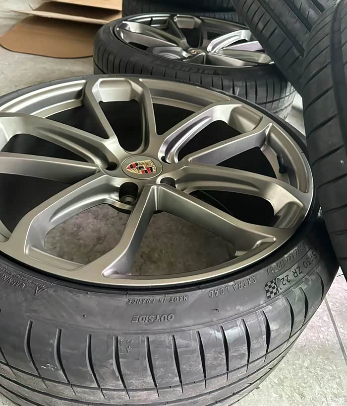 22寸保时捷卡宴轮毂轮胎精品一套