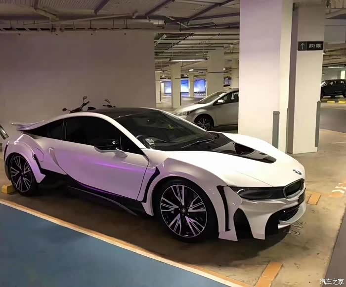 宝马i8宽体款式碳纤小包款式效果图片