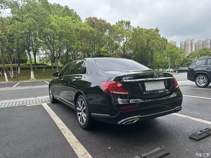 最新拿下18年18款奔驰e200l私家一手整车原版带90