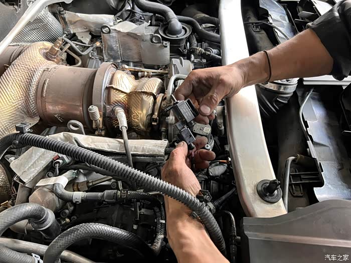 不幸的是水泵漏水了,庆幸的是还有二十天质保