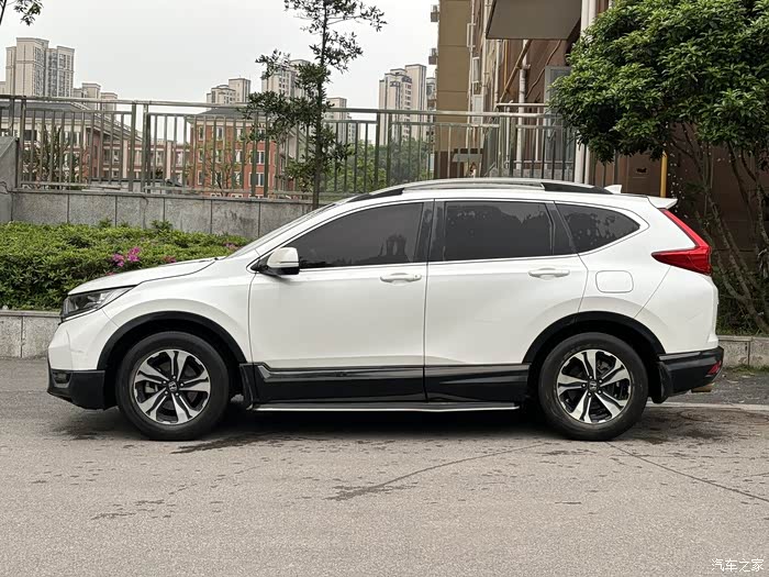 本田crv2017款240turbocvt两驱风尚版