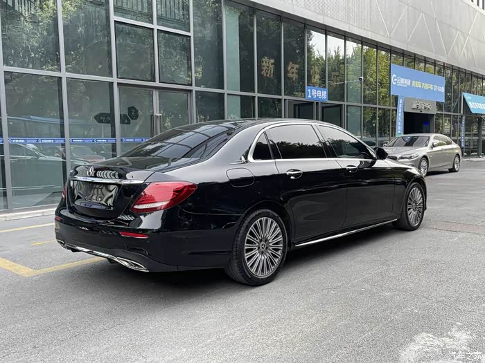 奔驰e级2018款改款e300l运动时尚型27